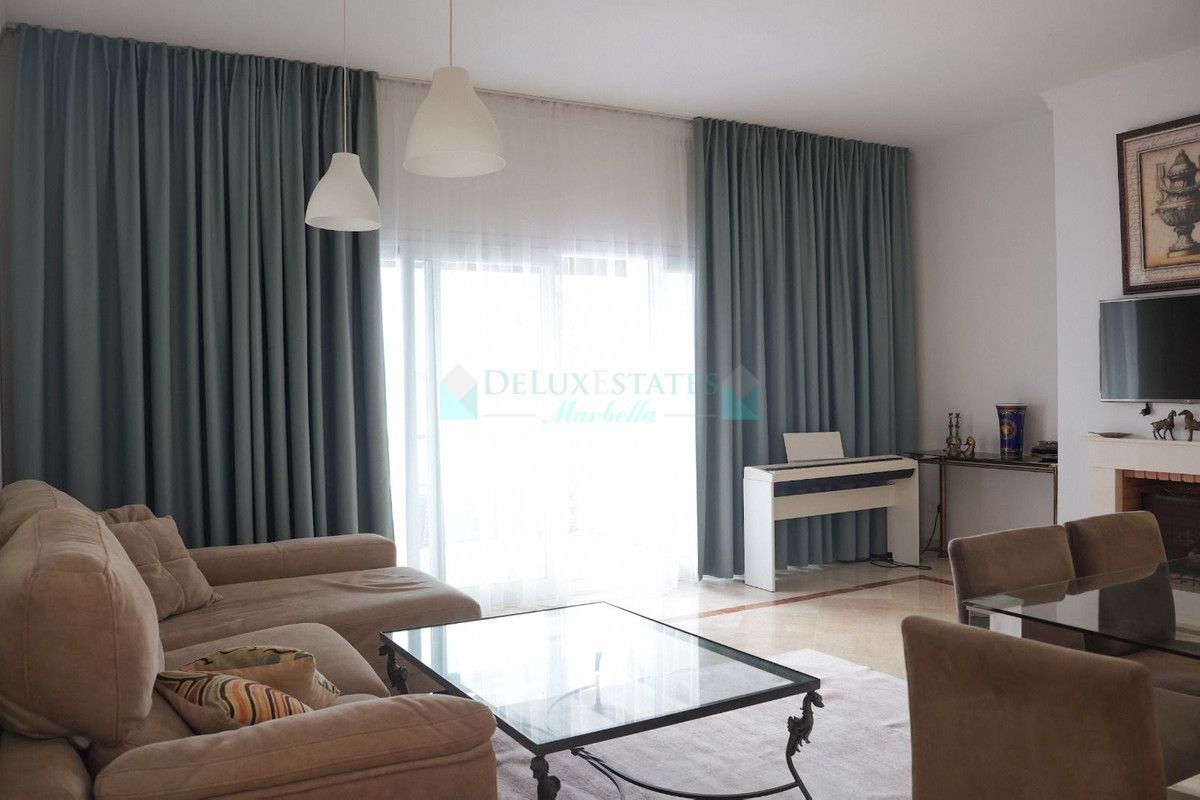 Apartamento en alquiler en El Paraiso, Estepona