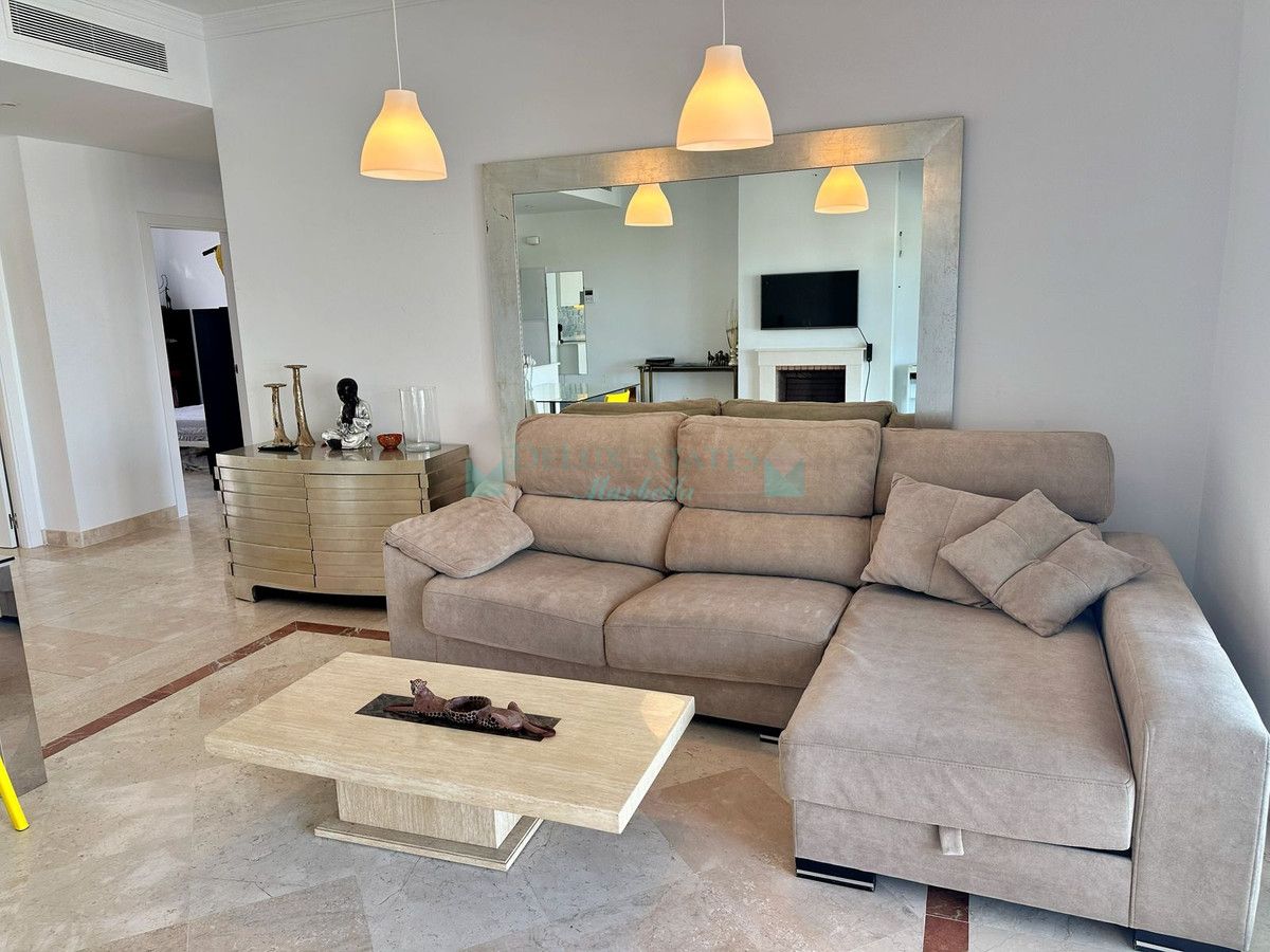 Apartamento en alquiler en El Paraiso, Estepona