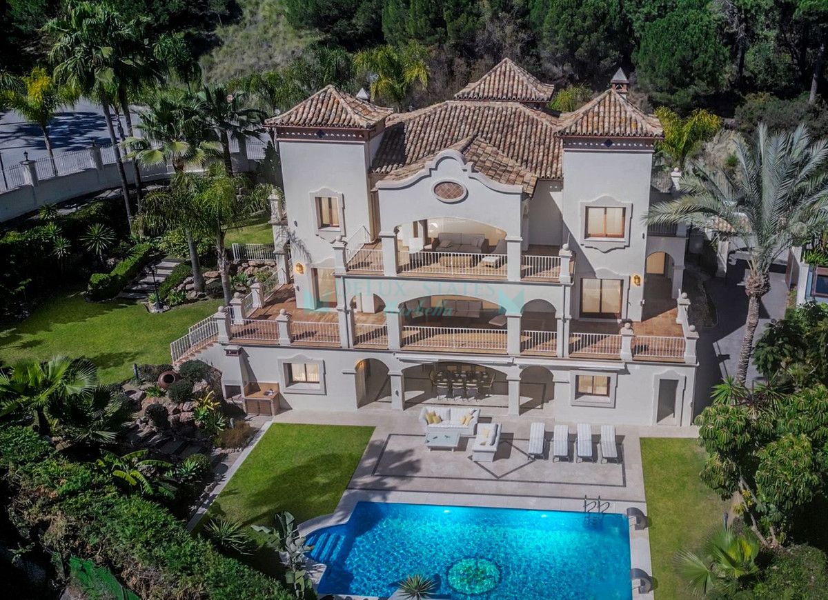 Villa for sale in Los Arqueros, Benahavis