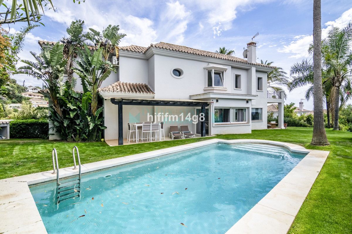 Villa en venta en El Rosario, Marbella Este