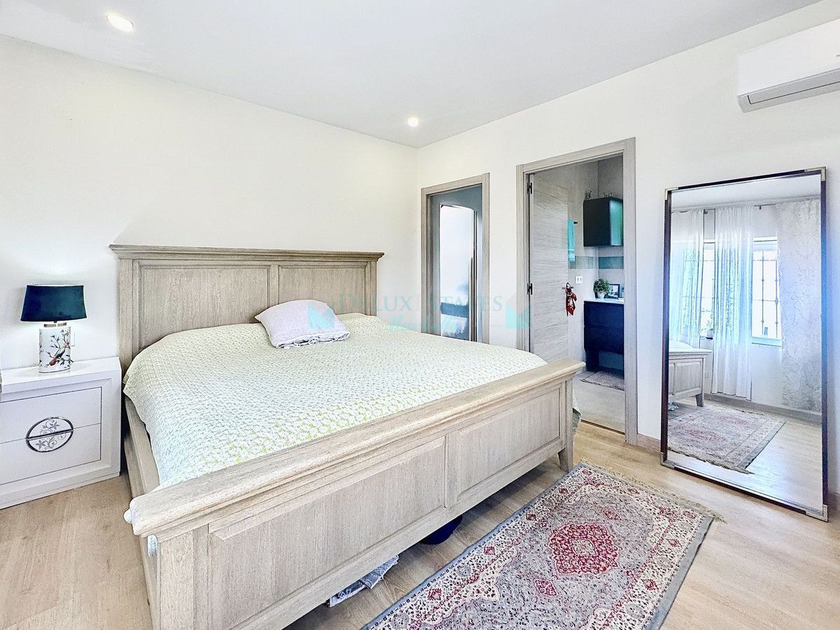 Villa for sale in Estepona