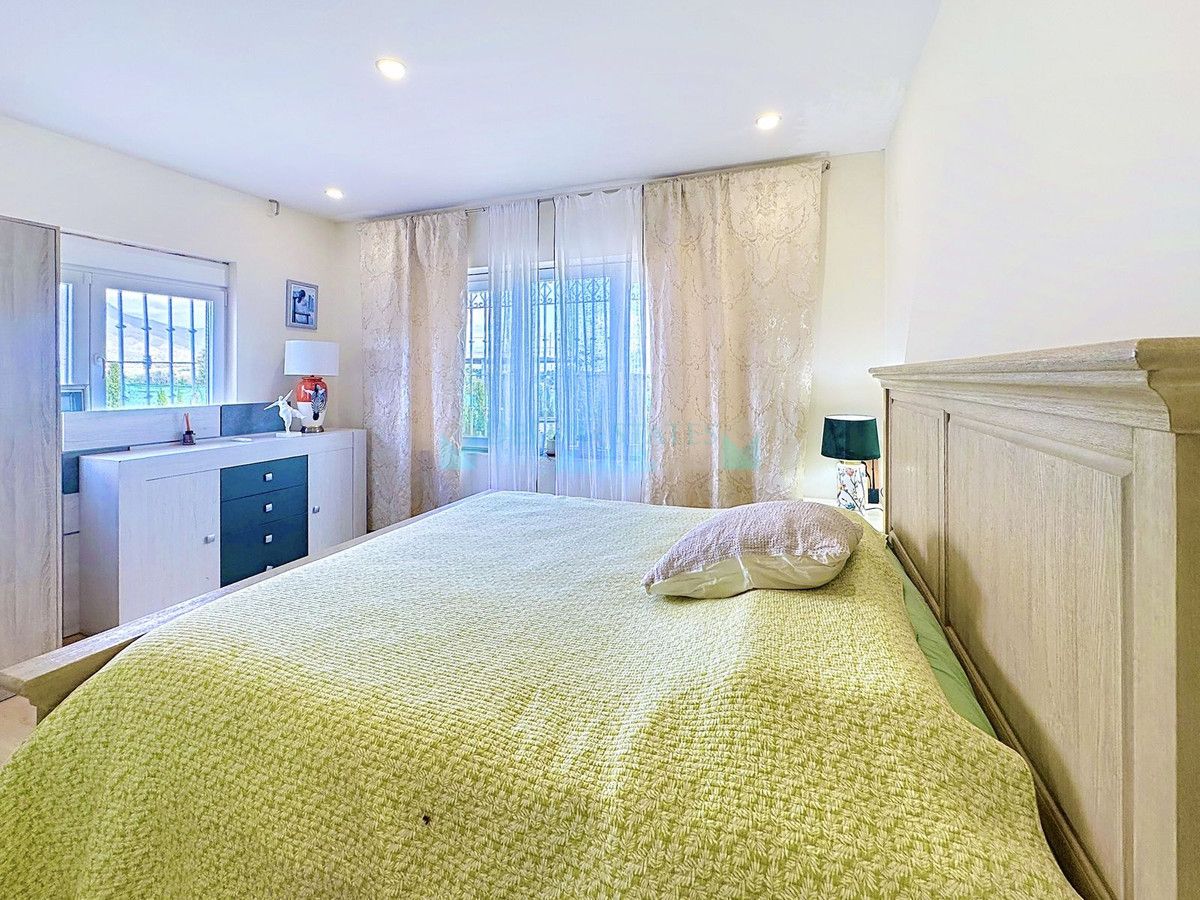 Villa for sale in Estepona