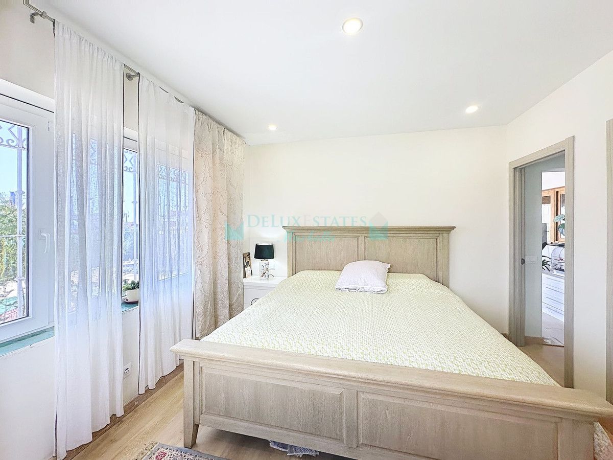 Villa for sale in Estepona