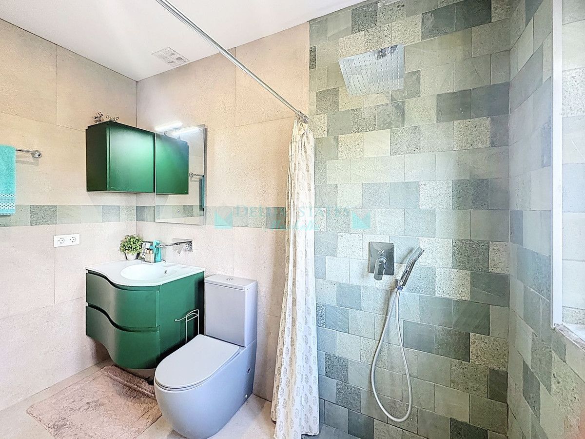 Villa for sale in Estepona