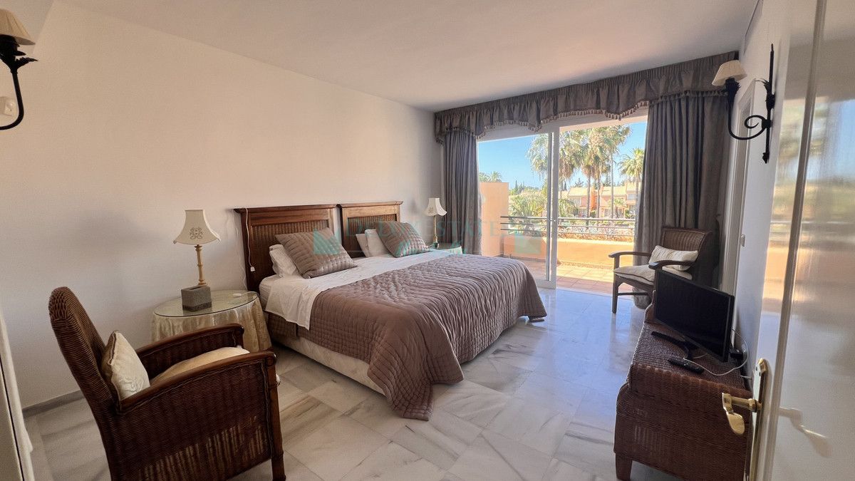 Town House for sale in Benahavis