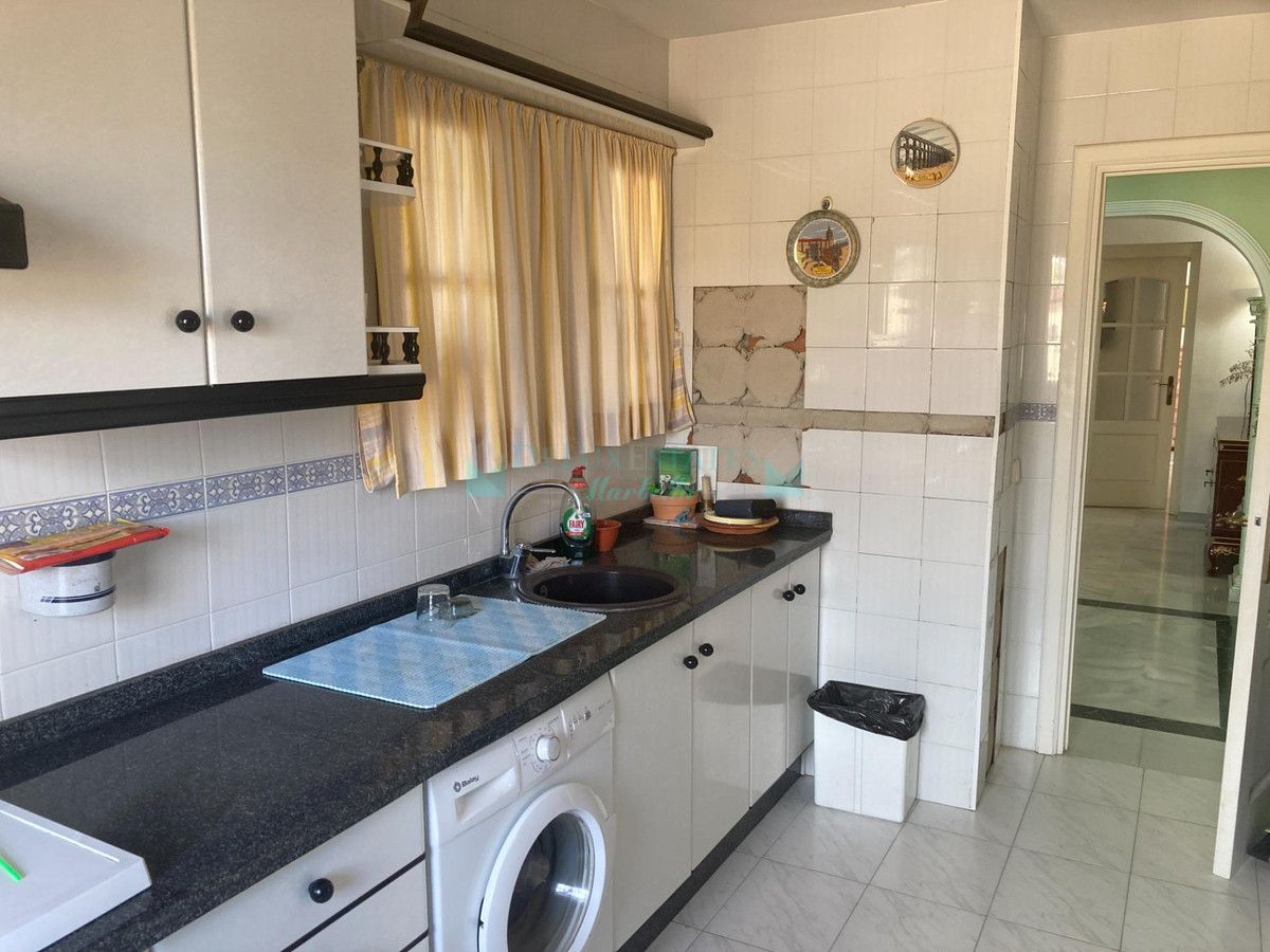 Villa for sale in Selwo, Estepona