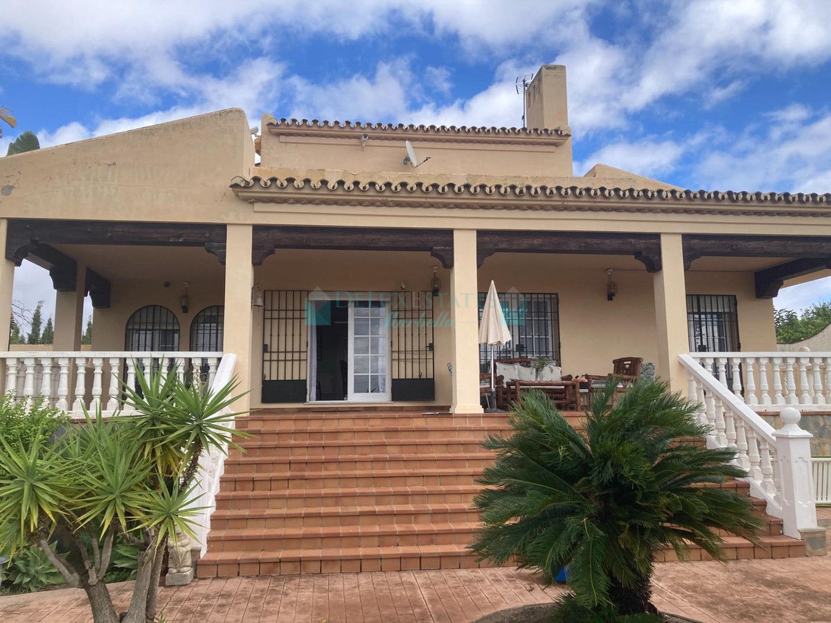 Villa en venta en Selwo, Estepona