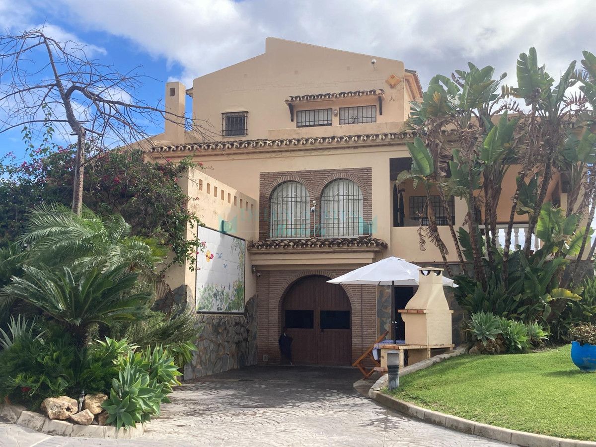 Villa en venta en Selwo, Estepona