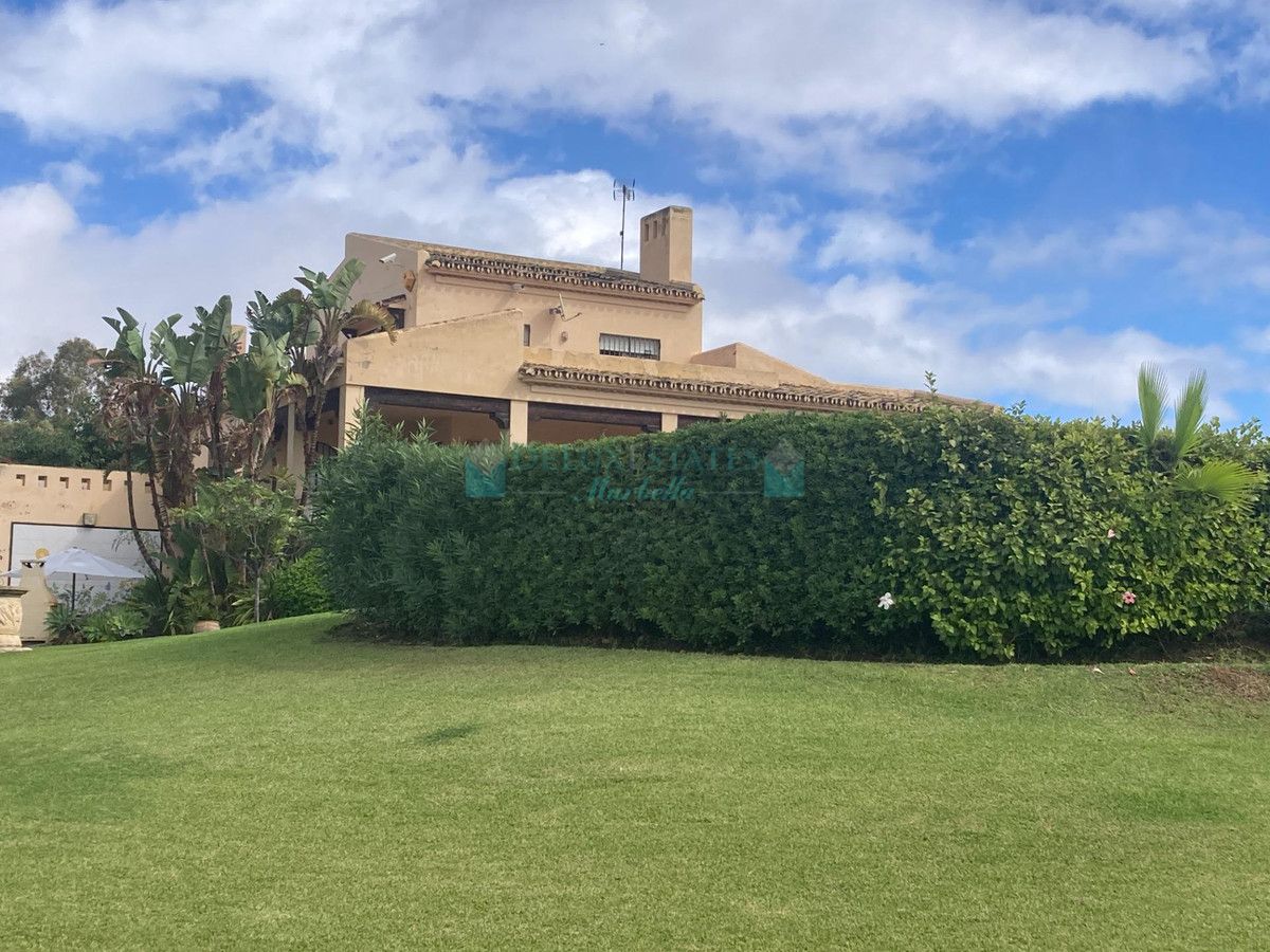 Villa for sale in Selwo, Estepona