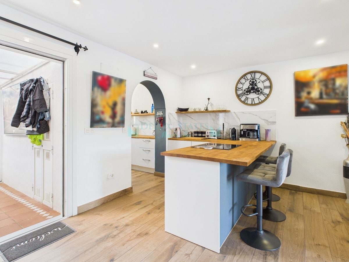 Villa for sale in Estepona