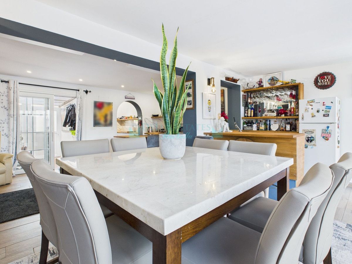 Villa for sale in Estepona