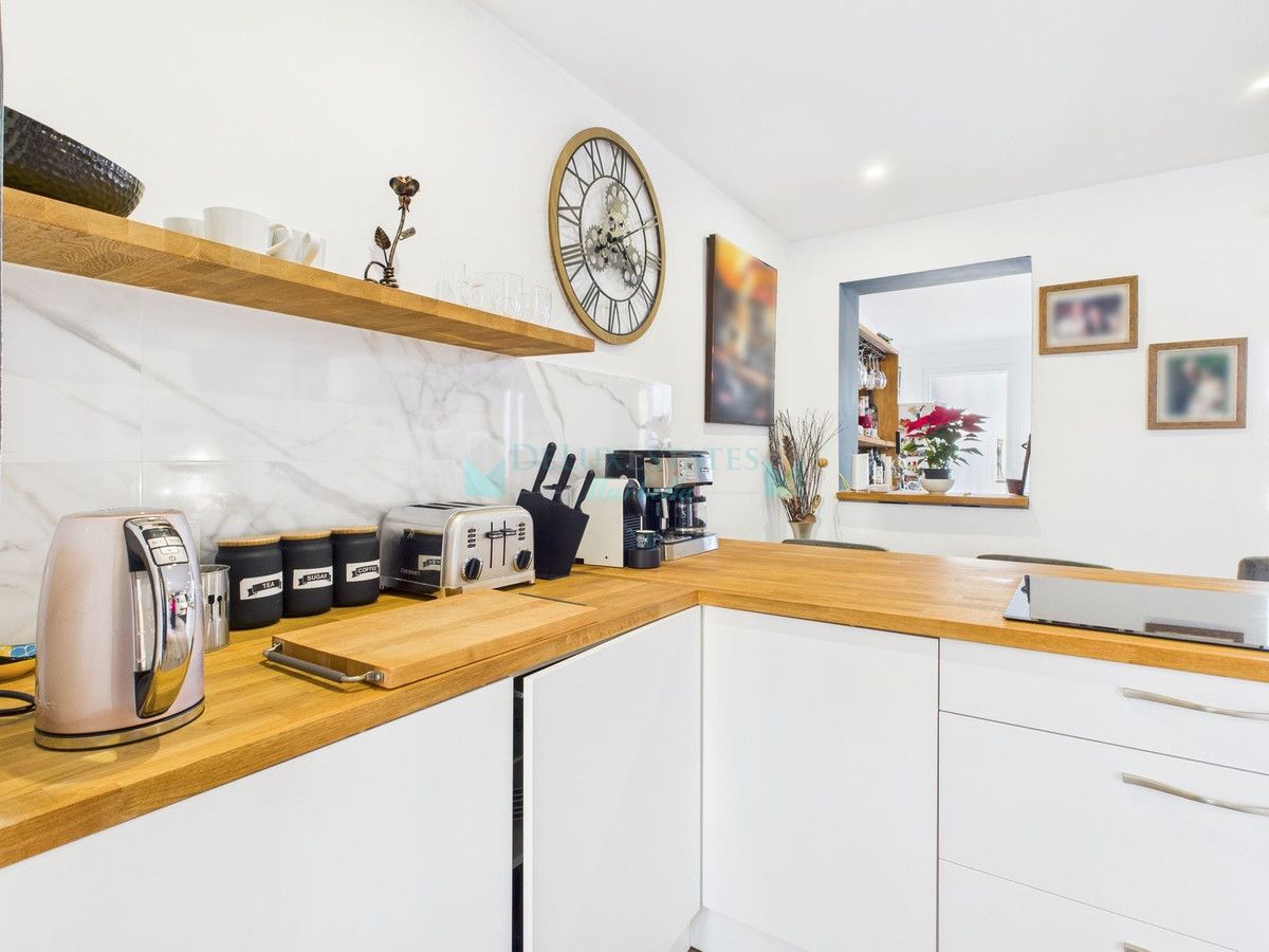 Villa for sale in Estepona