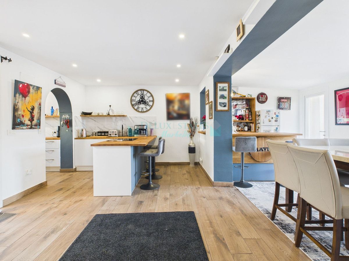 Villa for sale in Estepona