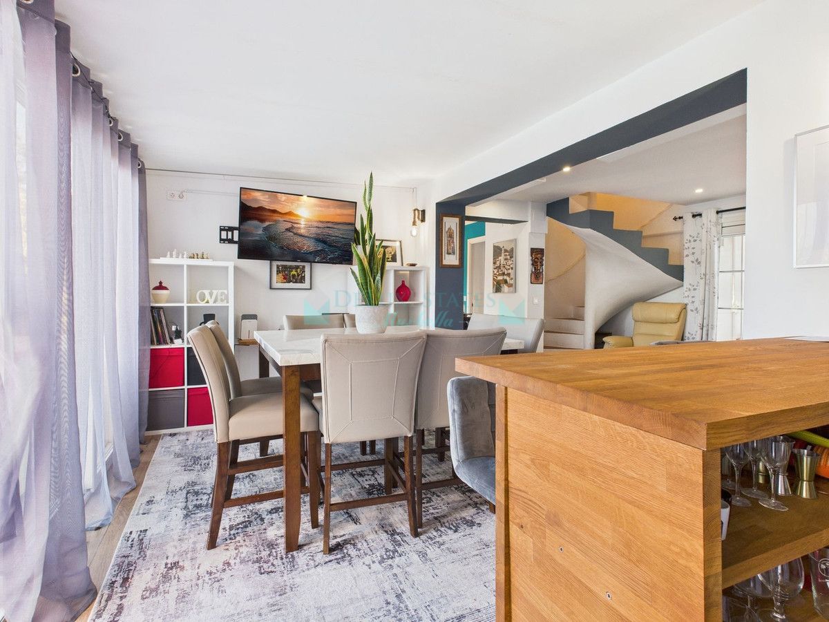 Villa for sale in Estepona