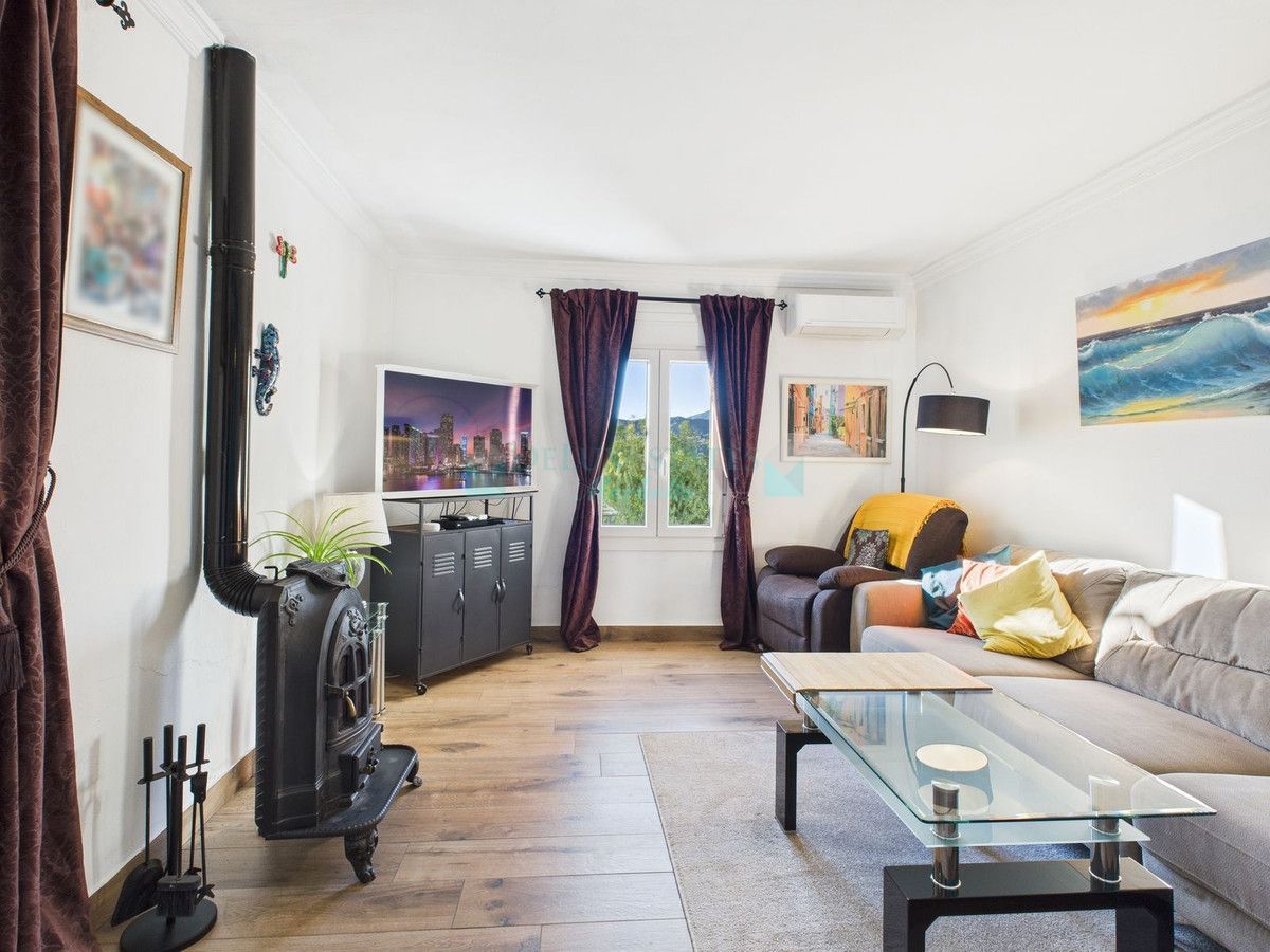 Villa for sale in Estepona