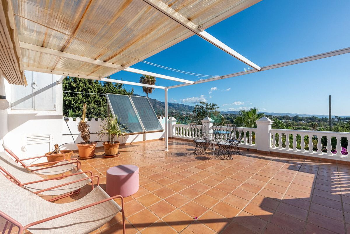 Villa for sale in Nueva Andalucia