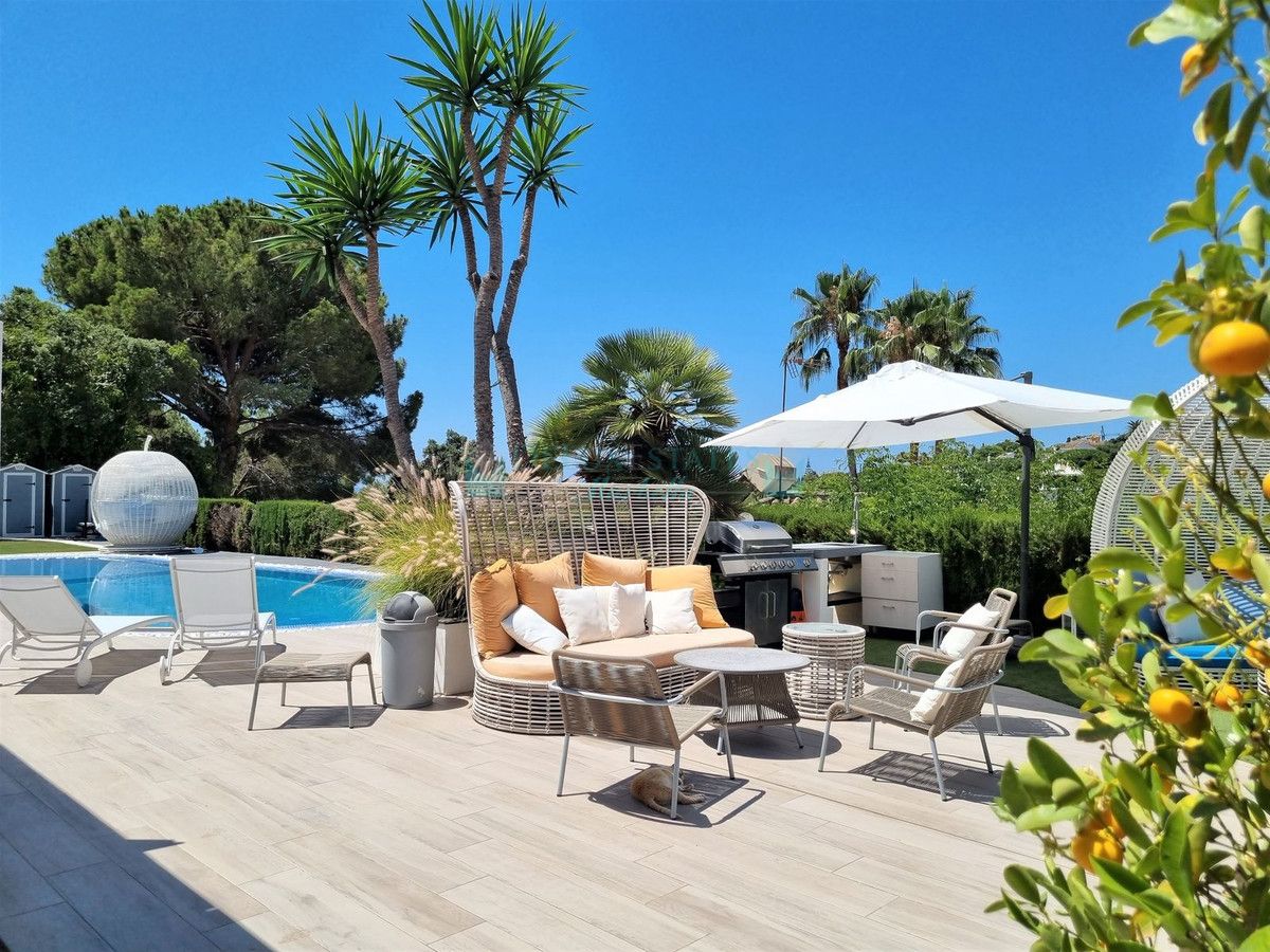 Villa for sale in Elviria, Marbella East