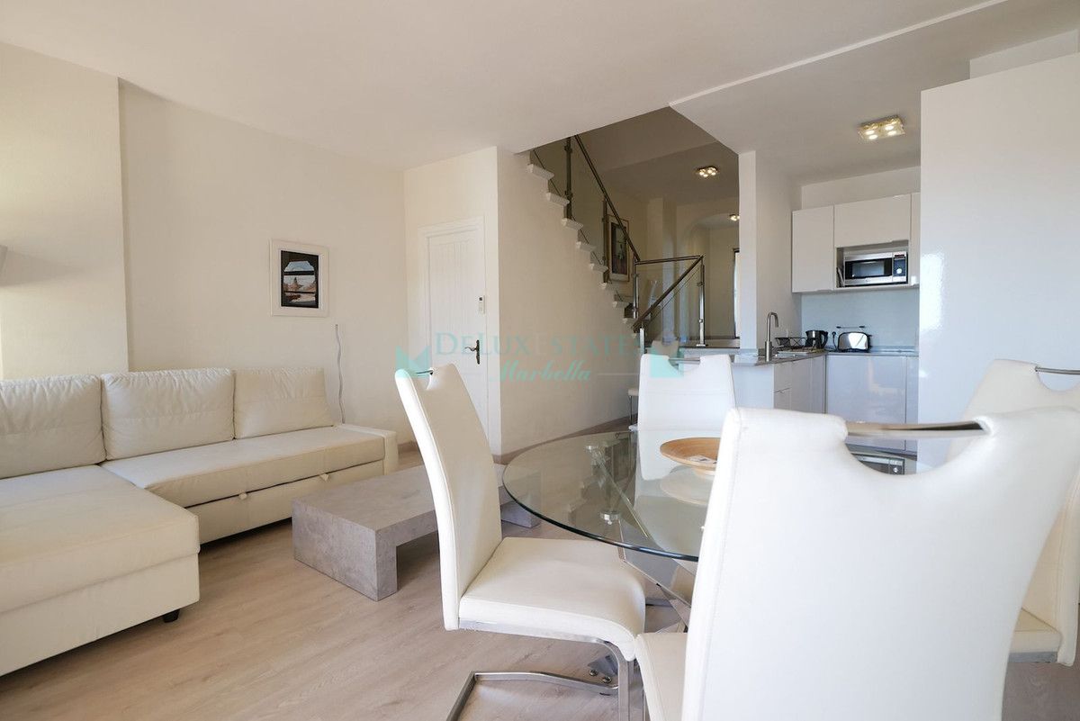 Penthouse for sale in Cabopino, Marbella East