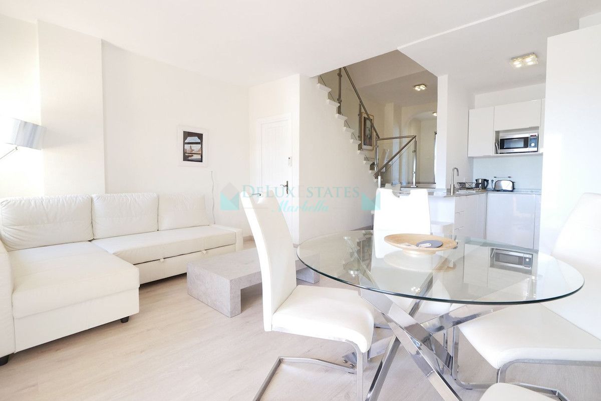 Penthouse for sale in Cabopino, Marbella East