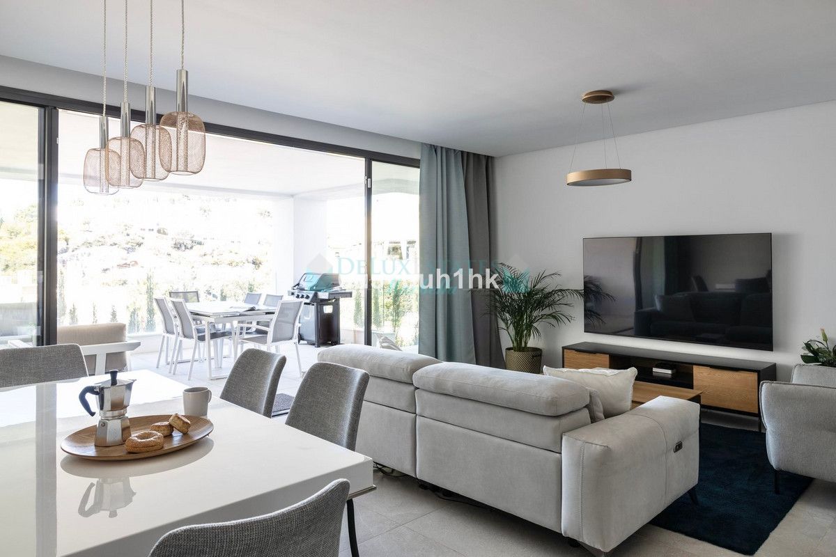 Ground Floor Apartment for sale in Cabopino, Marbella East