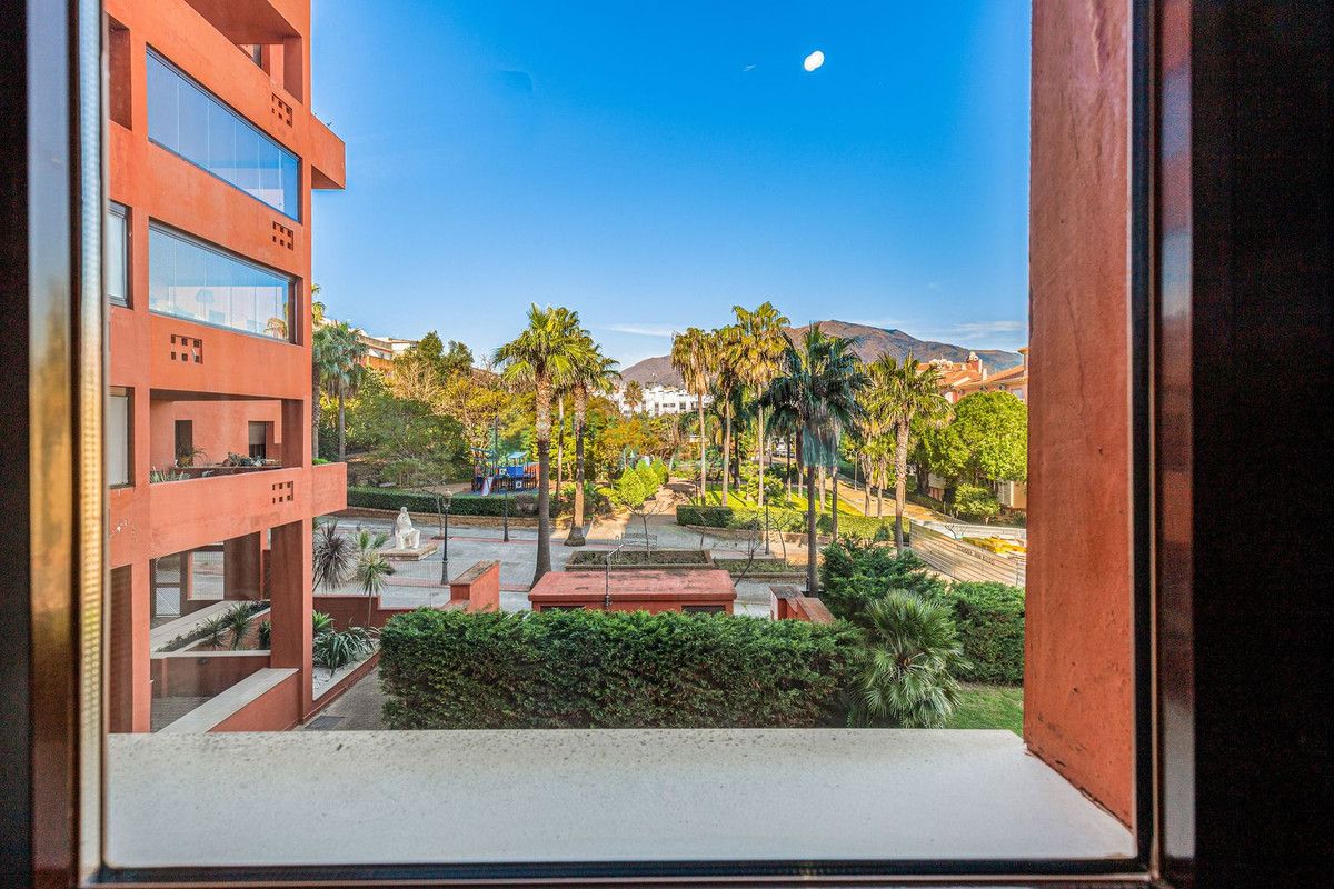 Apartment for sale in Estepona