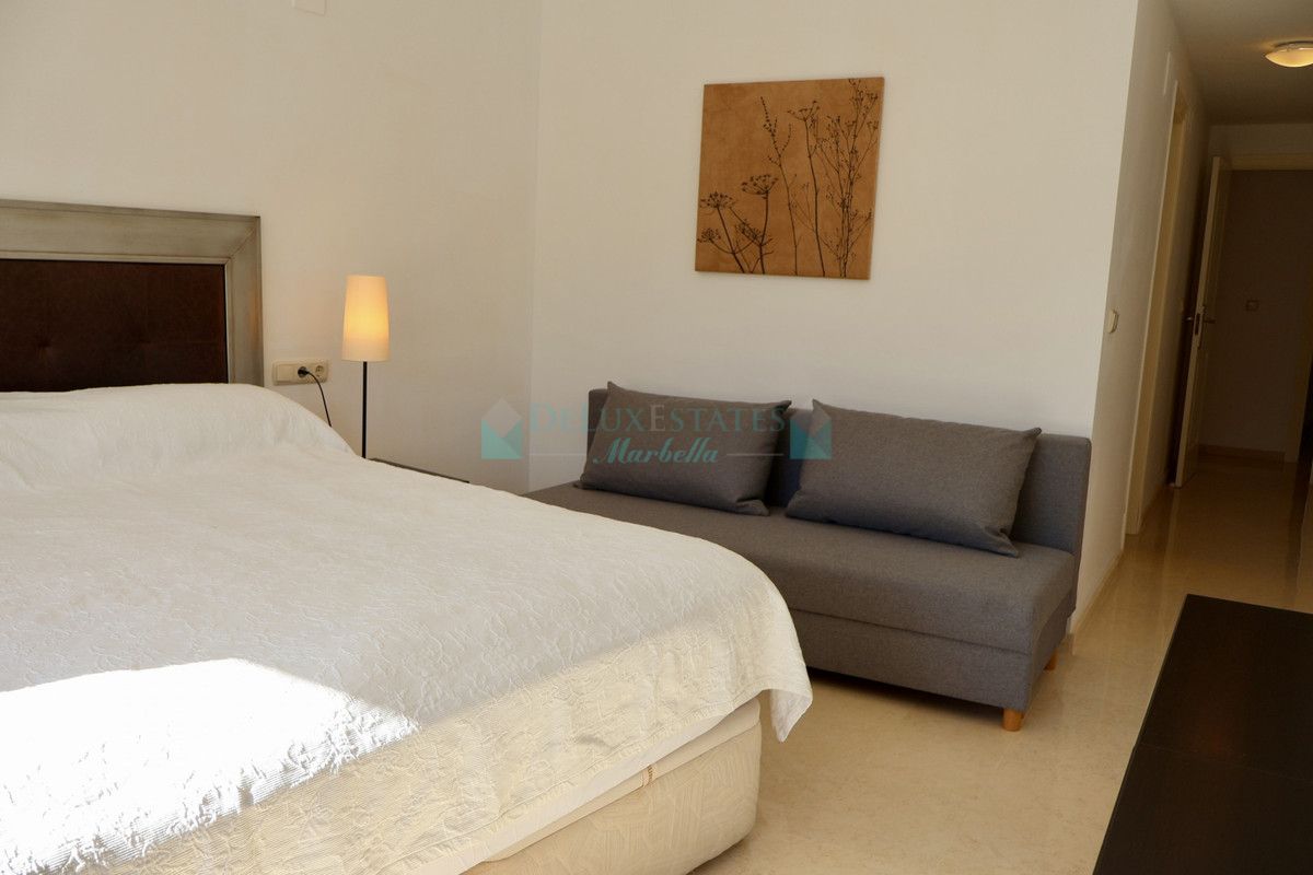 Penthouse for rent in Elviria, Marbella East