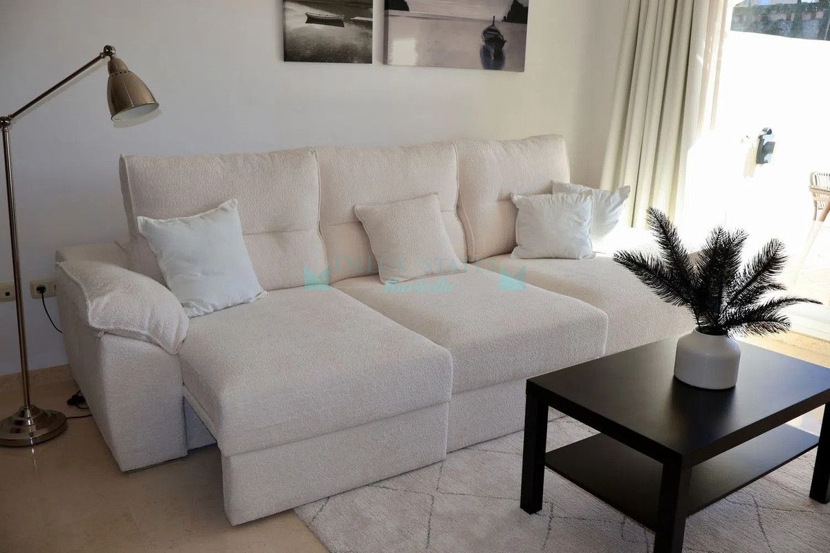 Penthouse for rent in Elviria, Marbella East