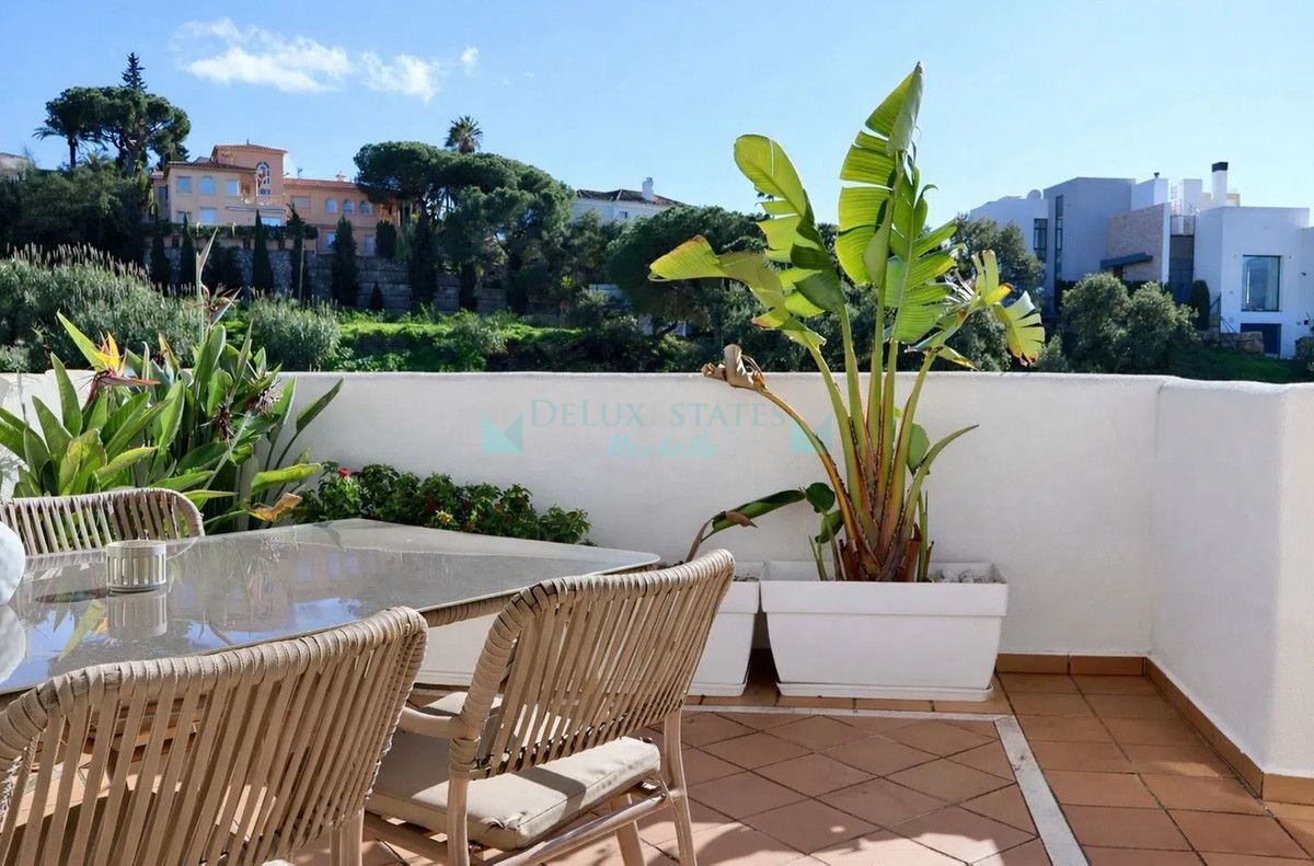 Penthouse for rent in Elviria, Marbella East