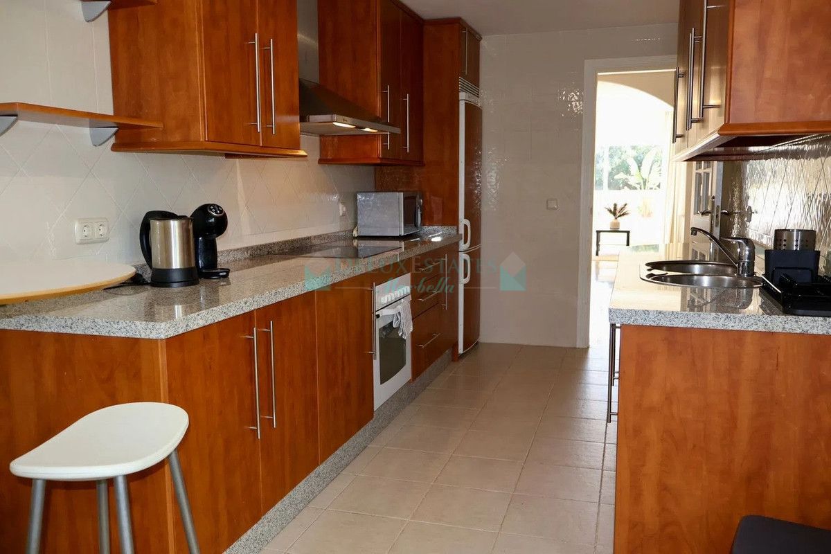 Penthouse for rent in Elviria, Marbella East