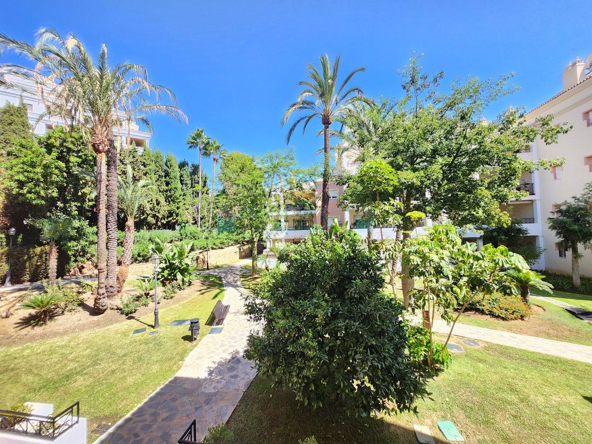 Apartment for sale in Nueva Andalucia