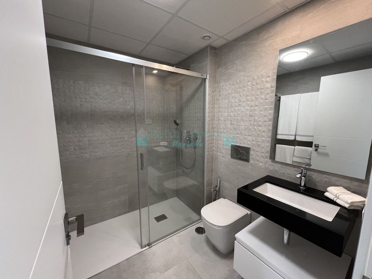 Apartamento en venta en Atalaya, Estepona