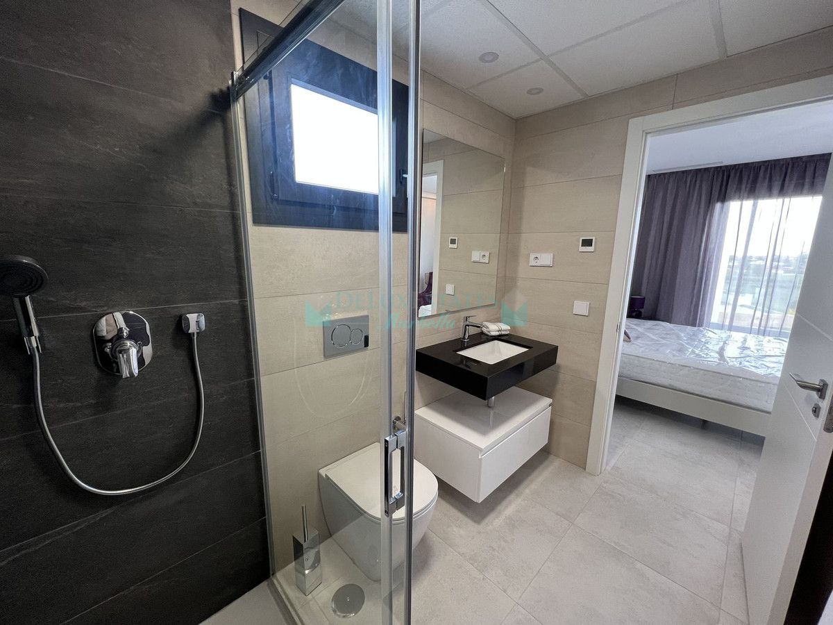 Apartamento en venta en Atalaya, Estepona