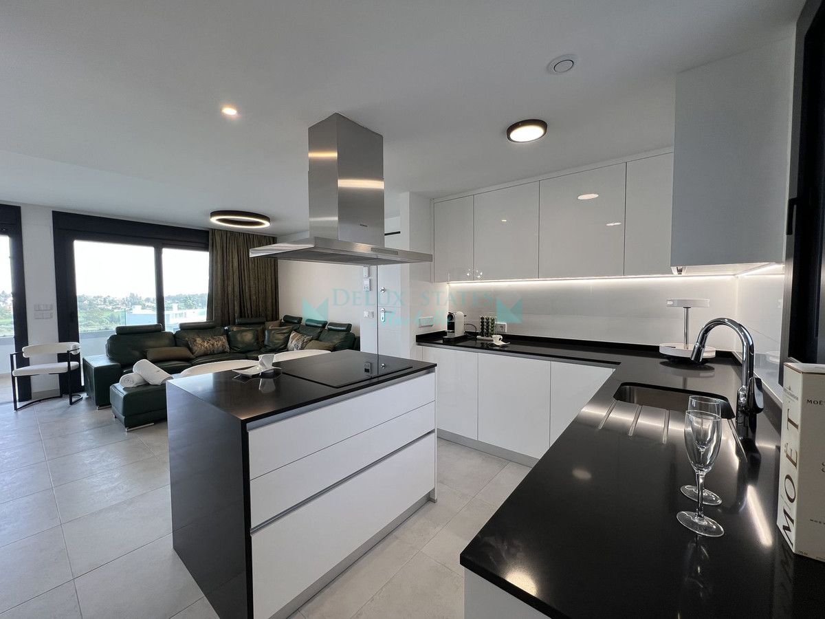 Apartamento en venta en Atalaya, Estepona