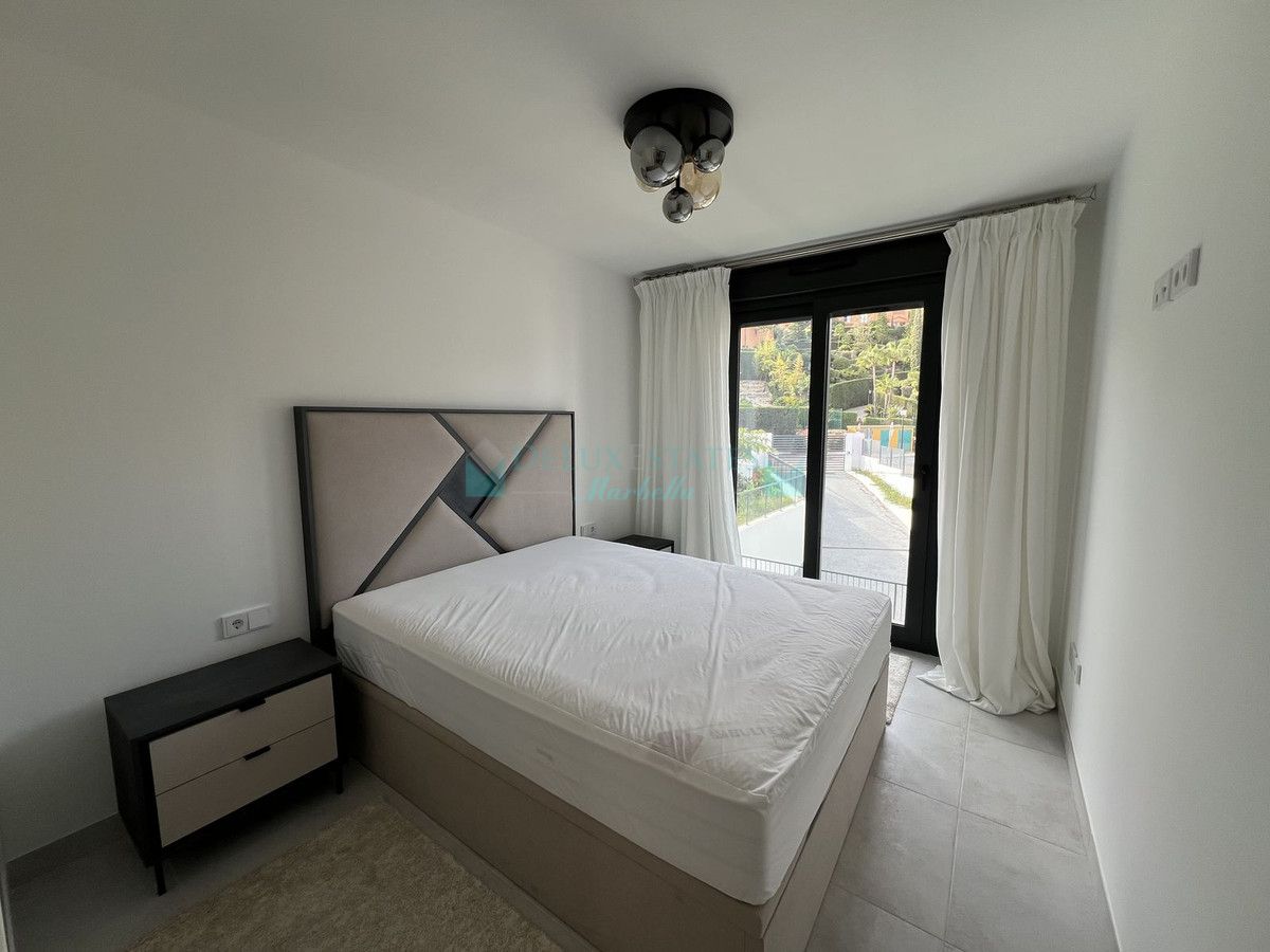 Apartamento en venta en Atalaya, Estepona