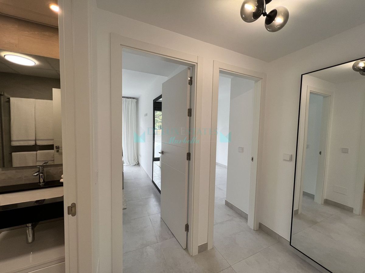 Apartamento en venta en Atalaya, Estepona