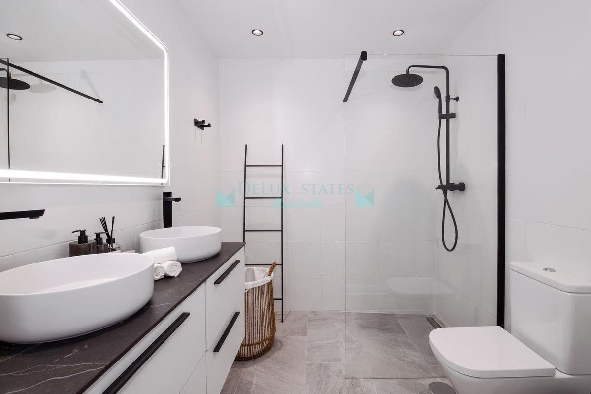 Apartment for sale in La Campana, Nueva Andalucia