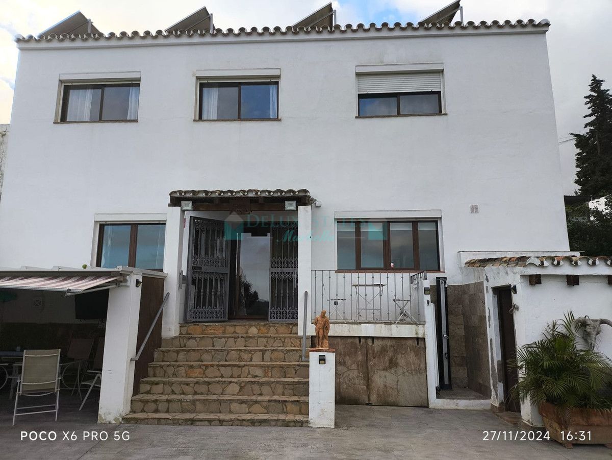 Villa for sale in Estepona