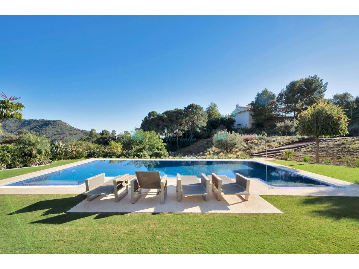 Villa for sale in Benahavis