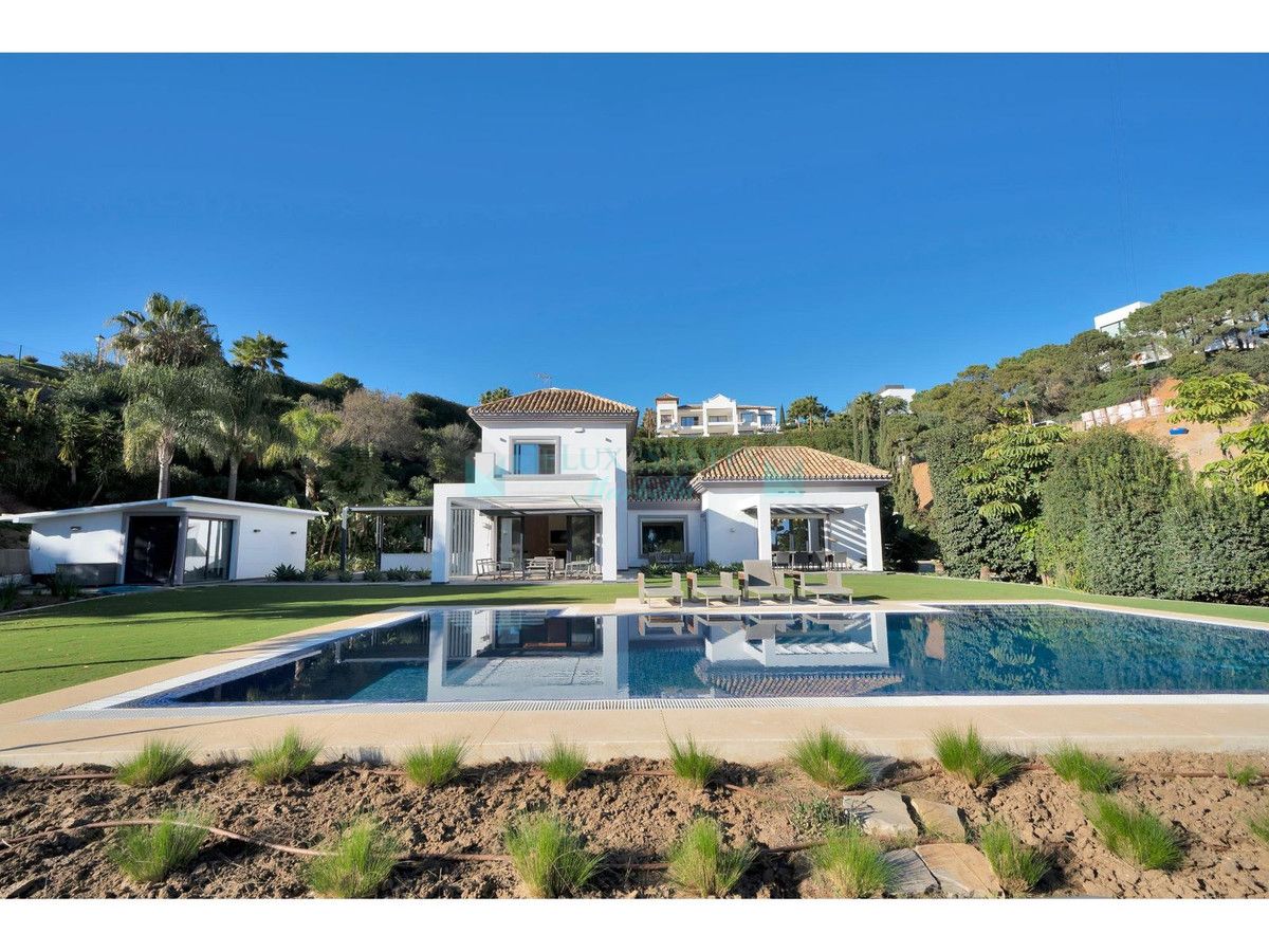 Villa for sale in Benahavis