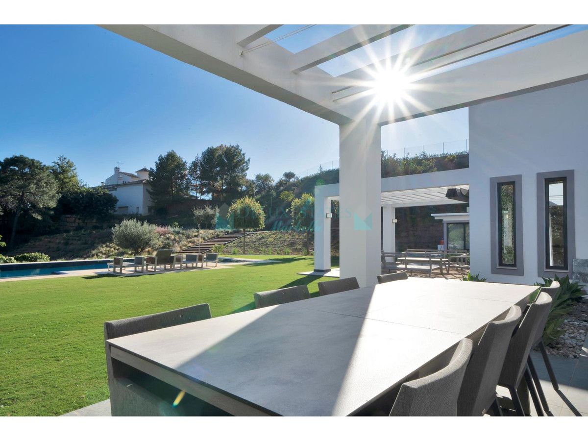 Villa for sale in Benahavis