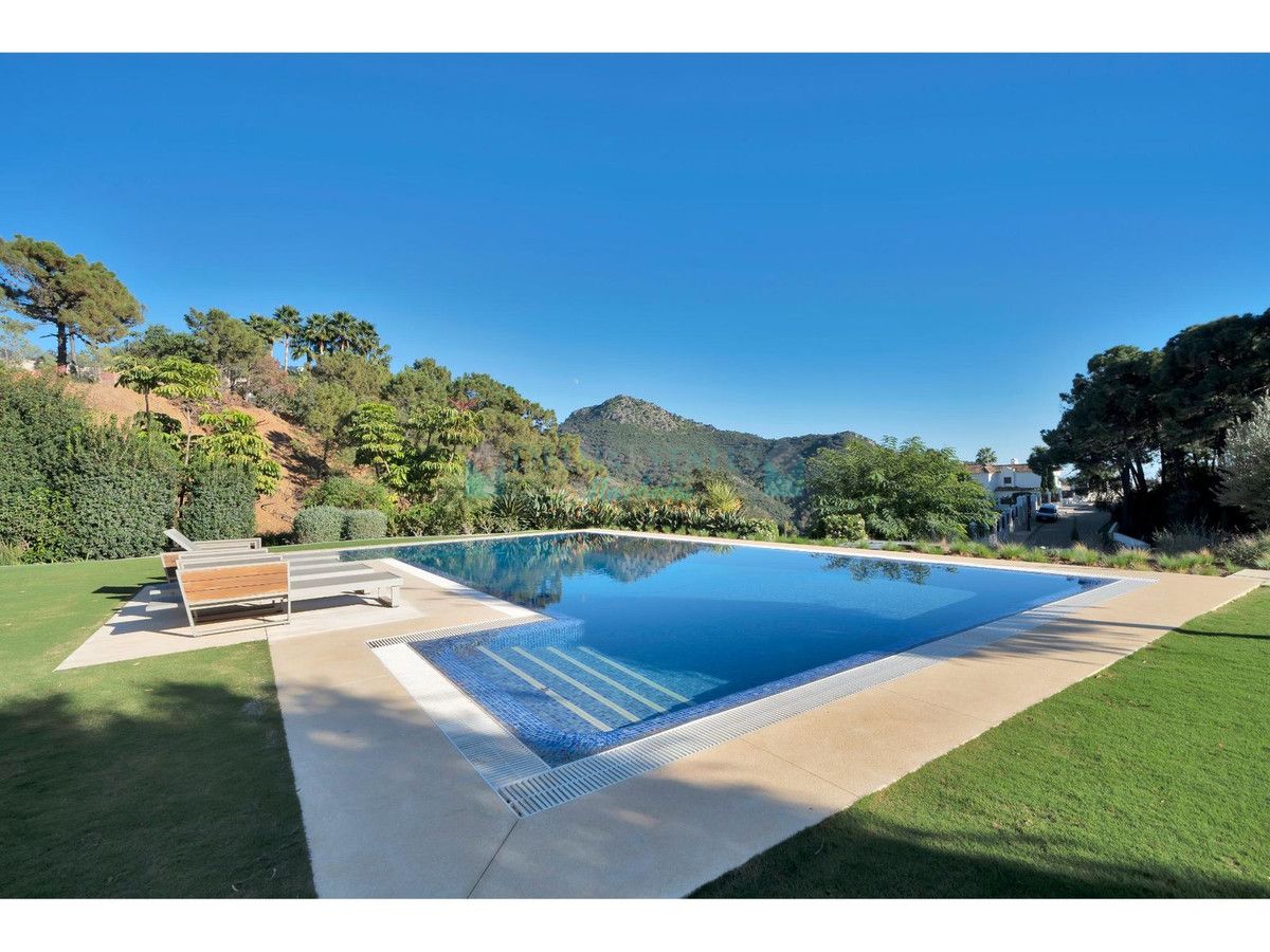 Villa for sale in Benahavis