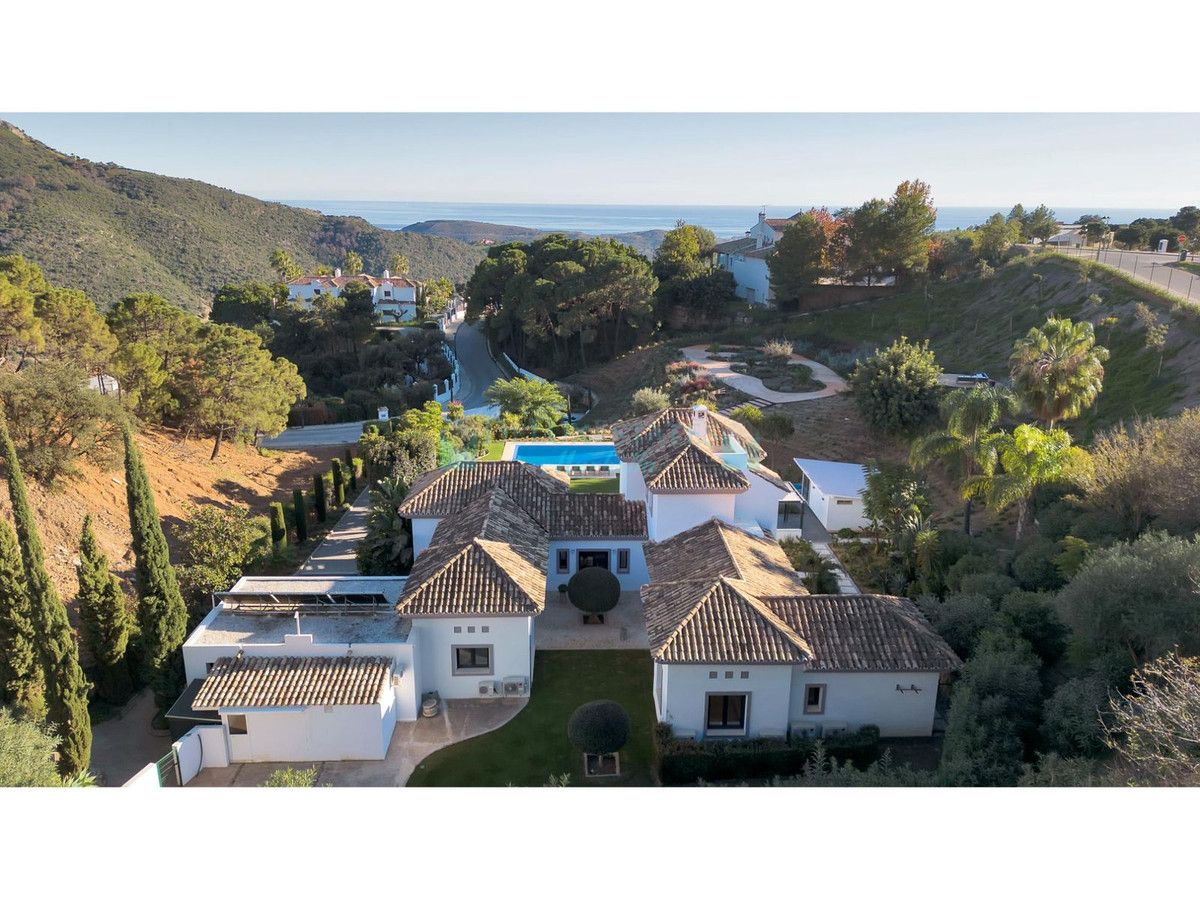 Villa for sale in Benahavis