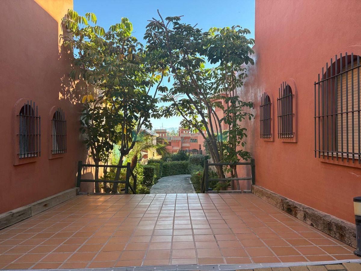 Ground Floor Apartment for sale in Estepona