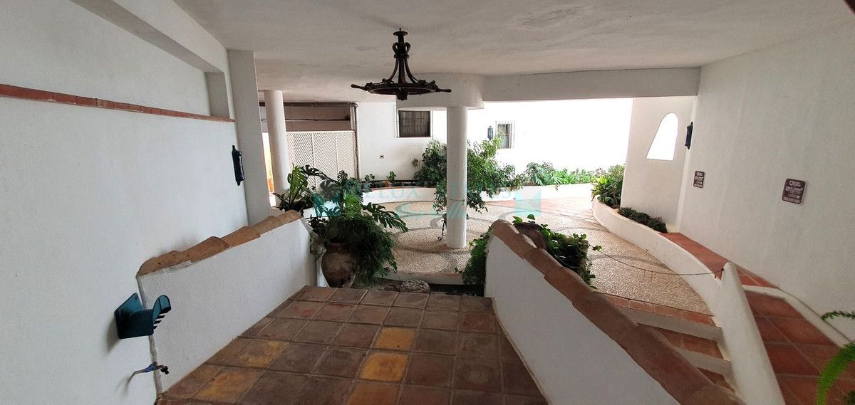 Ground Floor Apartment for sale in Cabopino, Marbella East