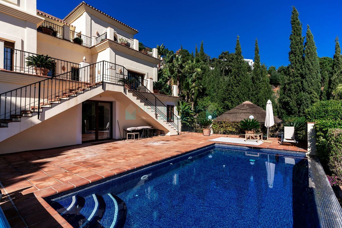 Villa for sale in Benahavis