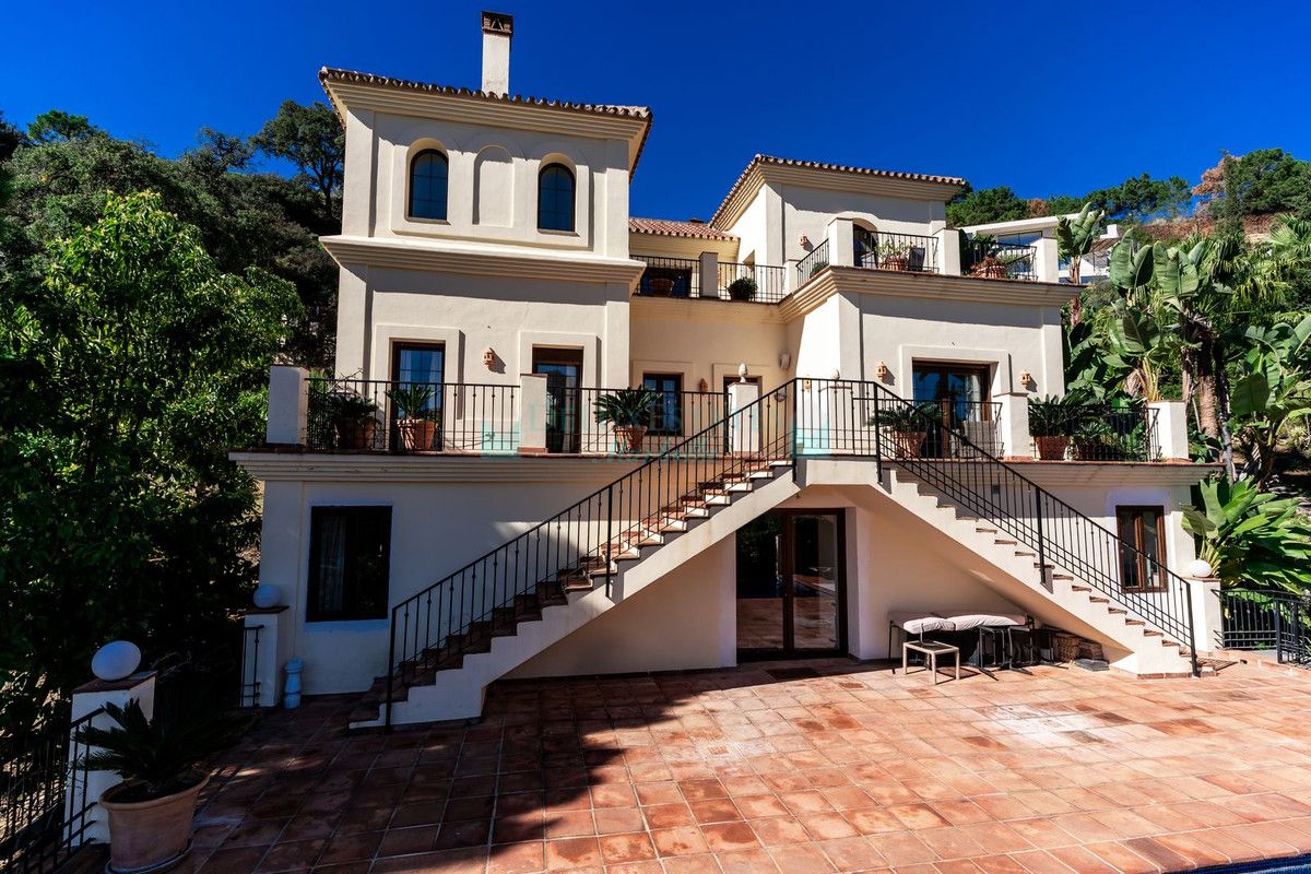 Villa for sale in Benahavis