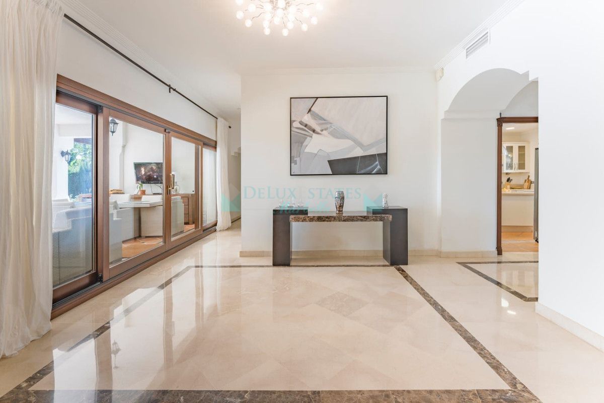 Villa en alquiler en Nueva Andalucia