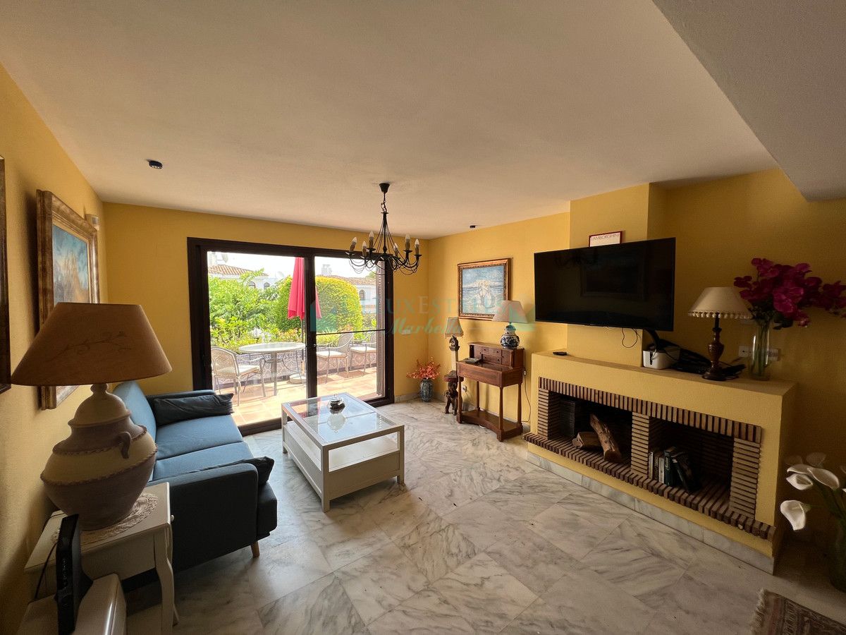 Town House for sale in Estepona