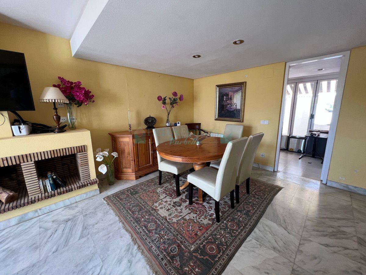 Town House for sale in Estepona