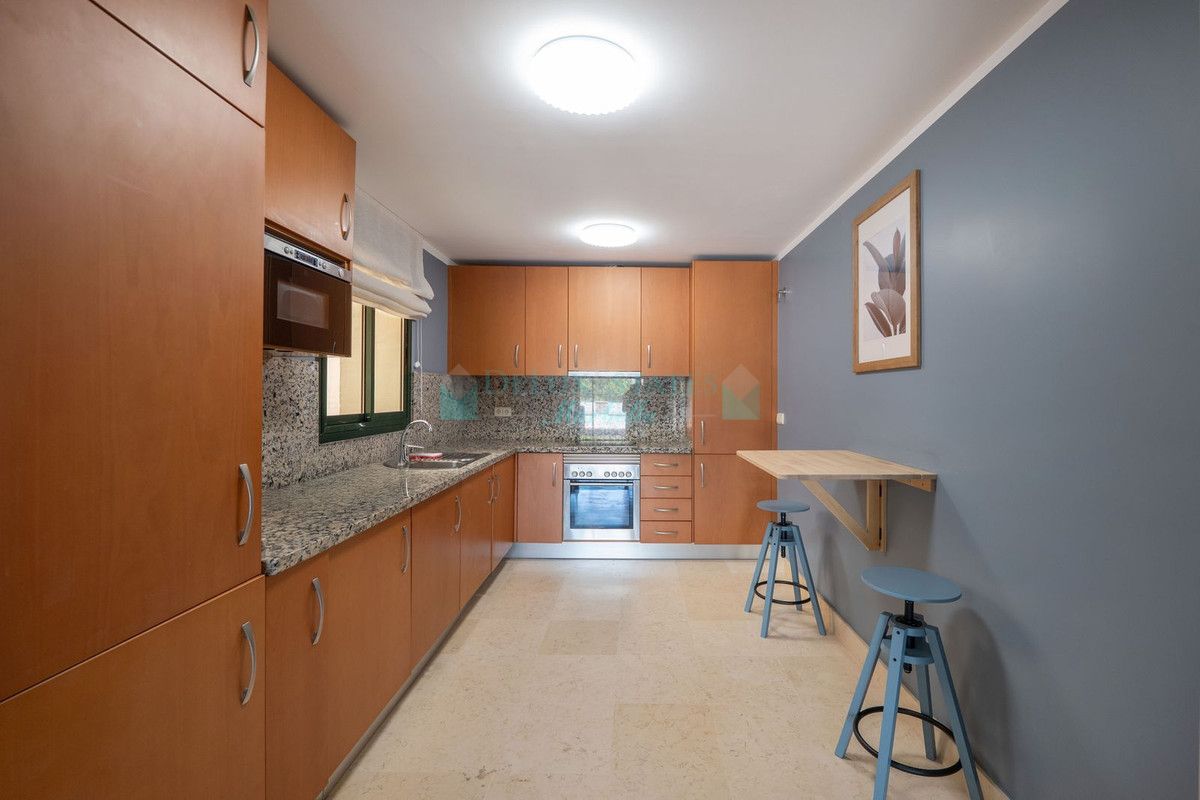 Ground Floor Apartment for rent in Benahavis